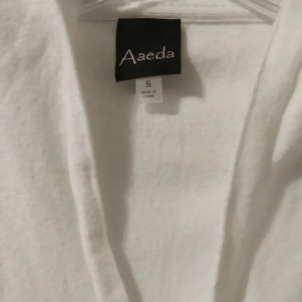 Aaeda hooded white pullover sweater sweatshirt size S